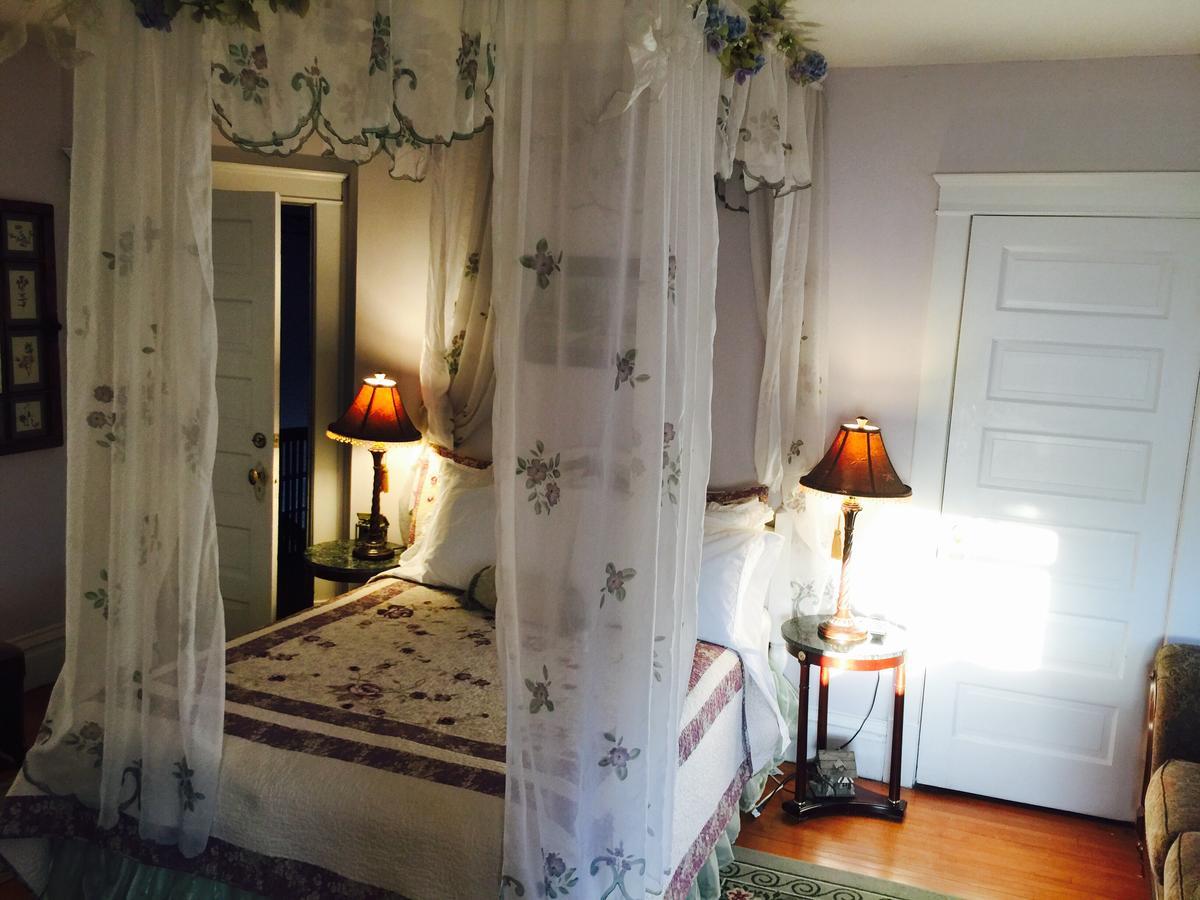 Scarlett House Victorian B & B 제인즈빌 외부 사진