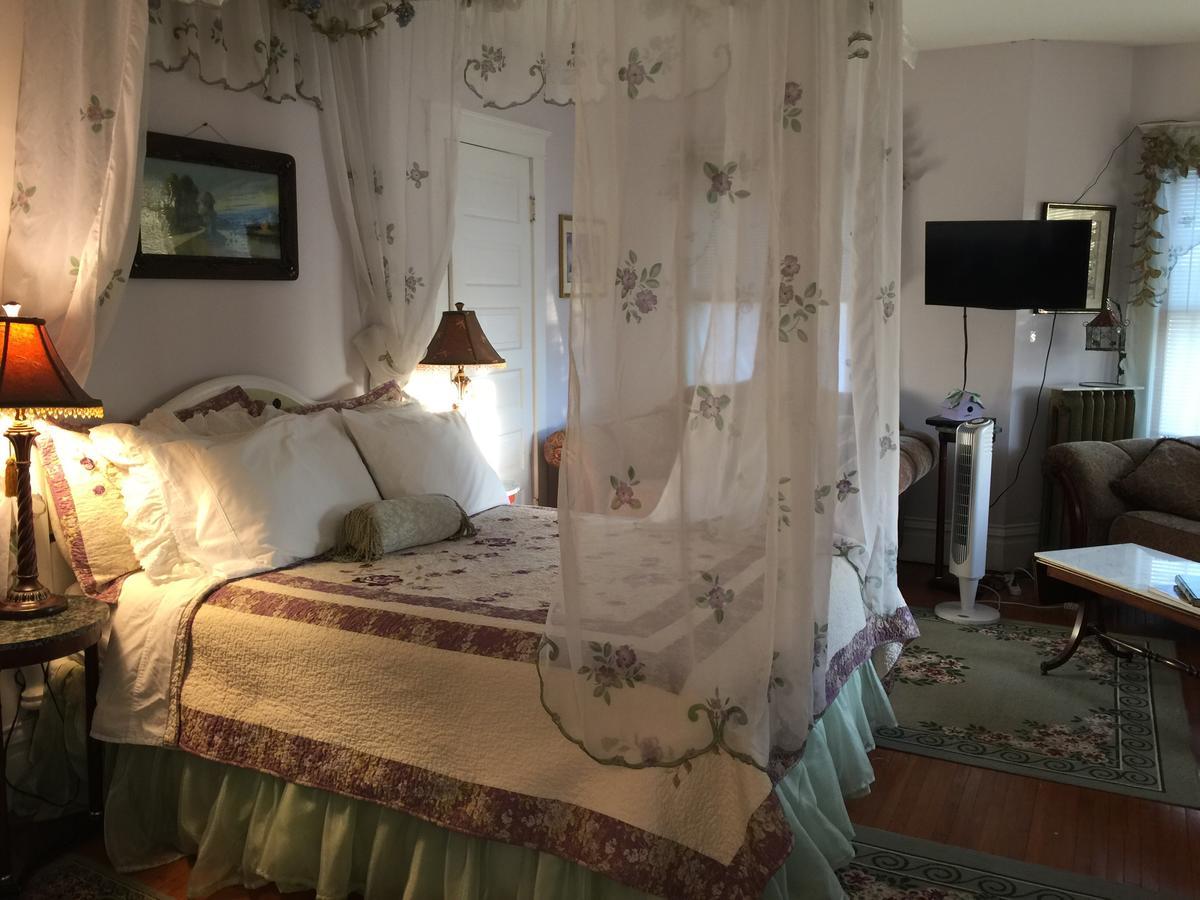 Scarlett House Victorian B & B 제인즈빌 외부 사진