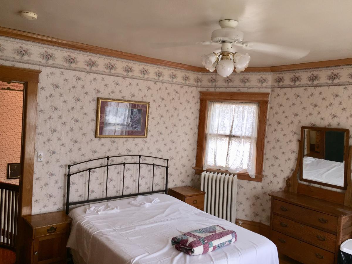 Scarlett House Victorian B & B 제인즈빌 외부 사진